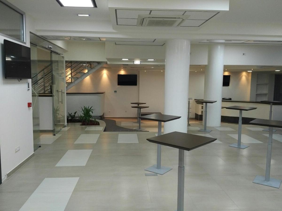 Hotel Каштел Pančevo Exterior foto