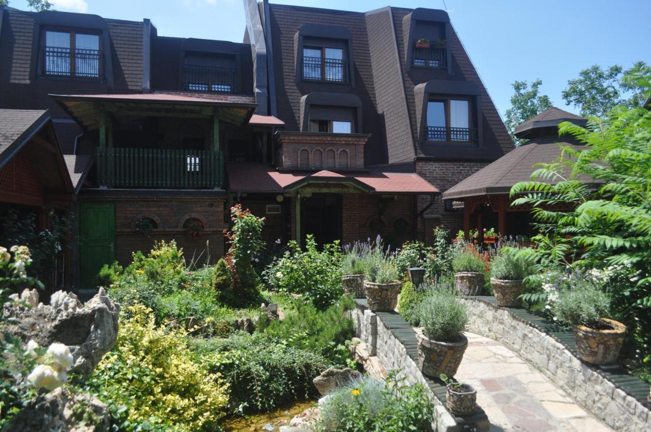 Hotel Каштел Pančevo Exterior foto