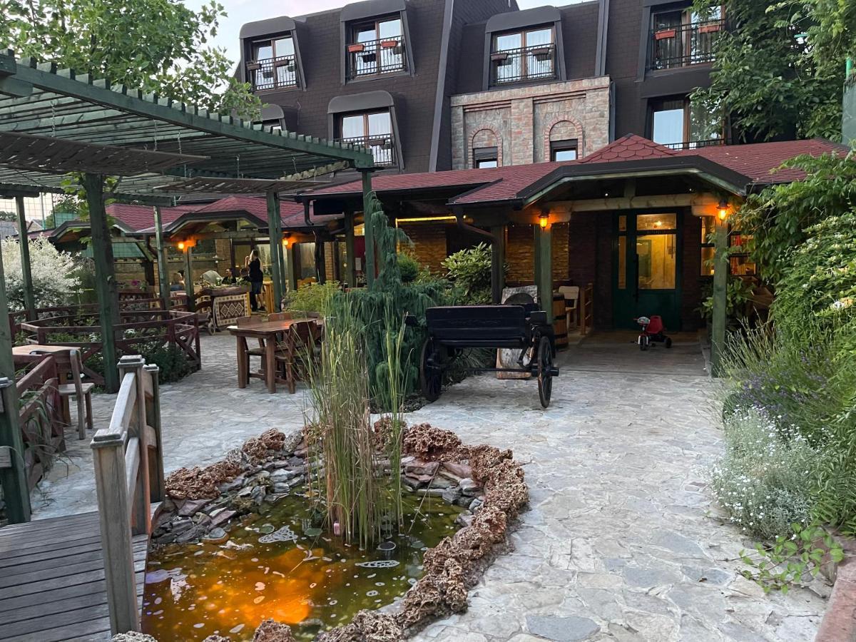 Hotel Каштел Pančevo Exterior foto