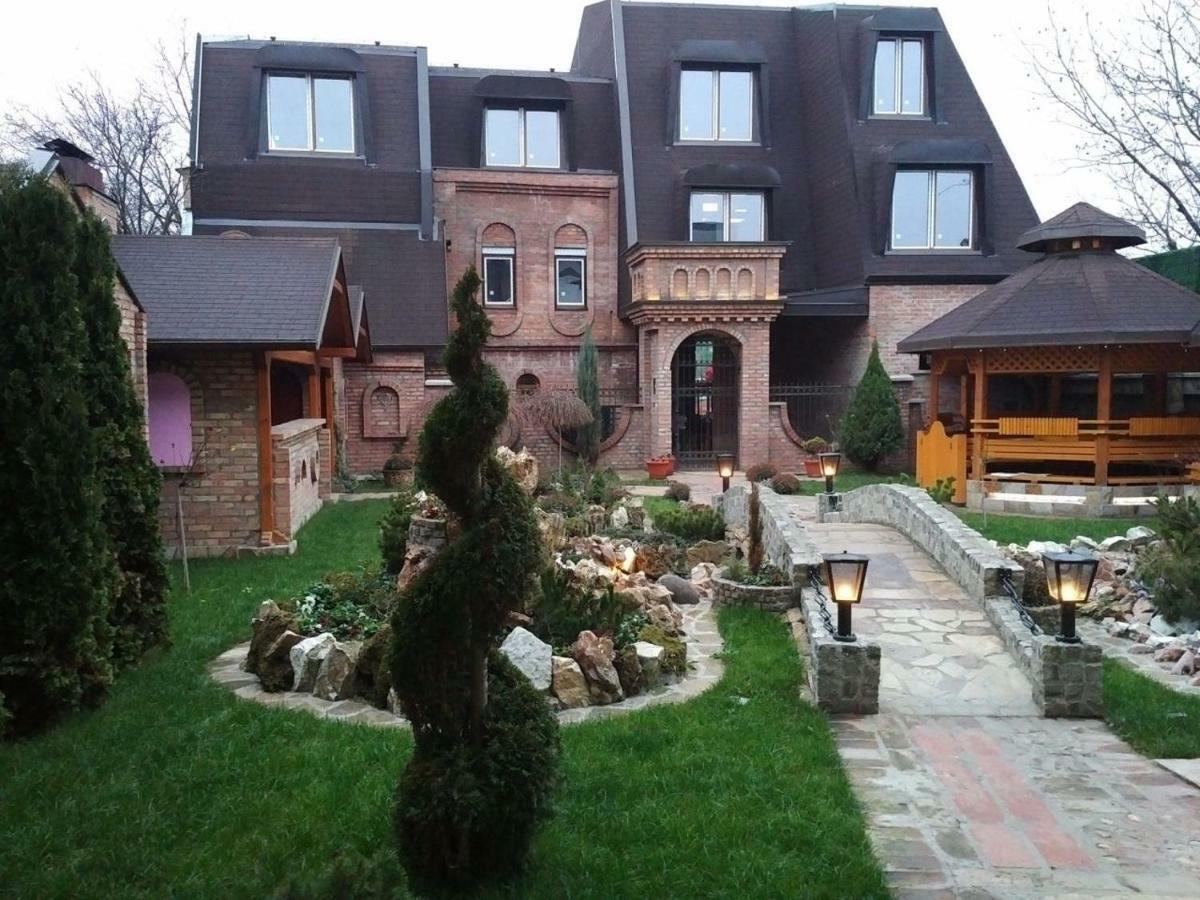 Hotel Каштел Pančevo Exterior foto