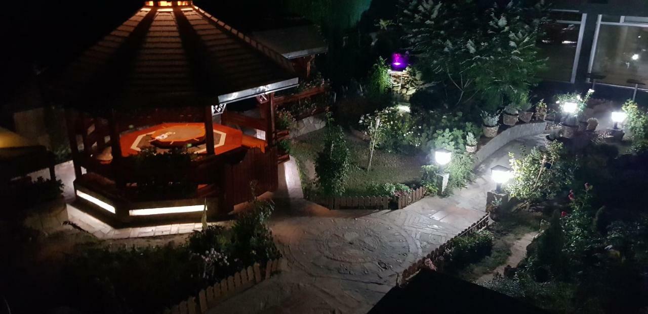 Hotel Каштел Pančevo Exterior foto