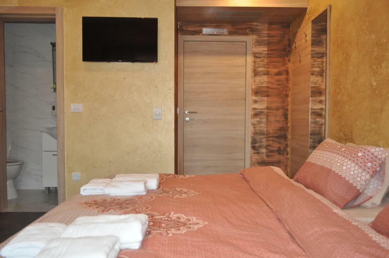 Hotel Каштел Pančevo Exterior foto
