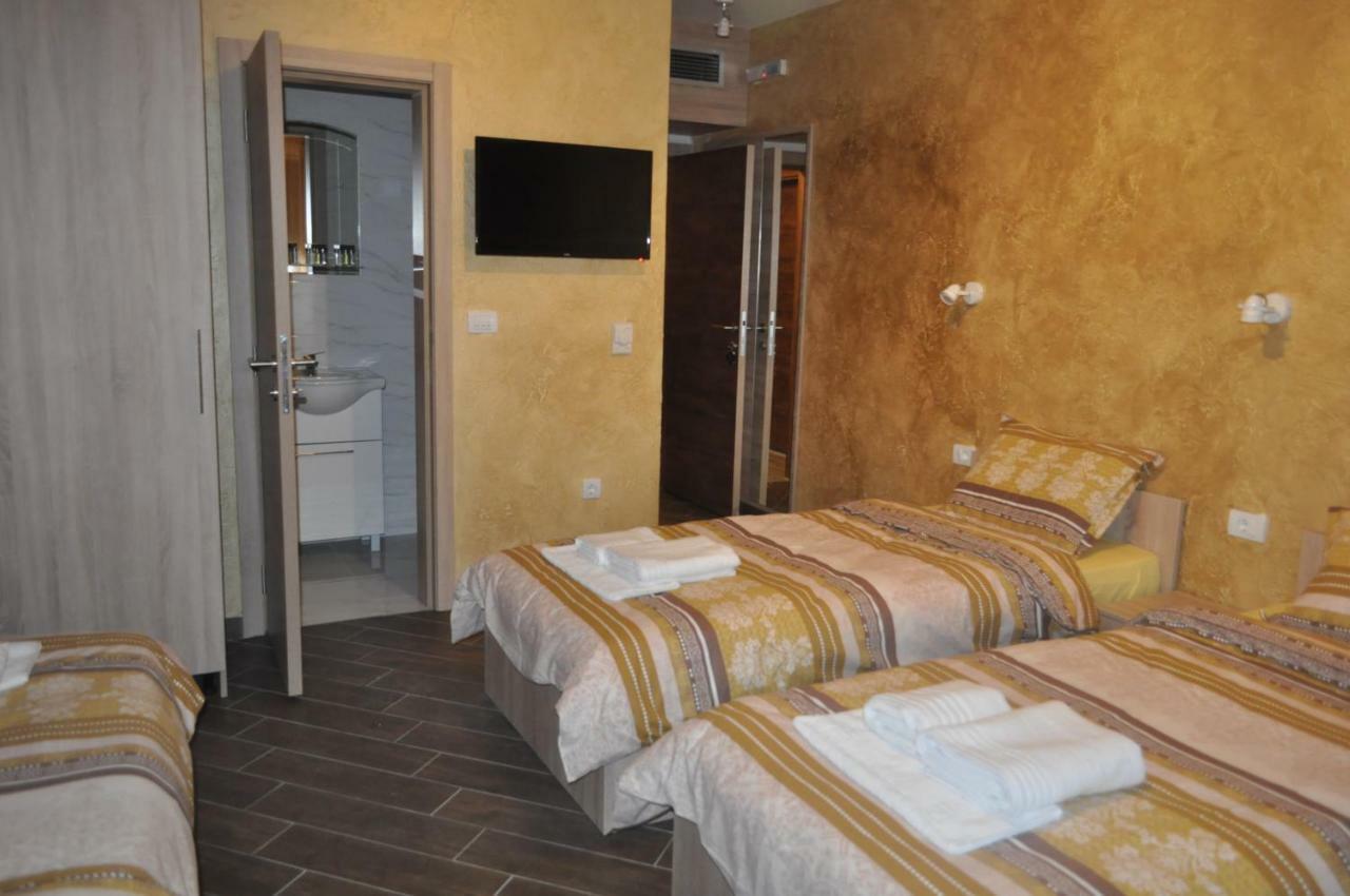Hotel Каштел Pančevo Exterior foto